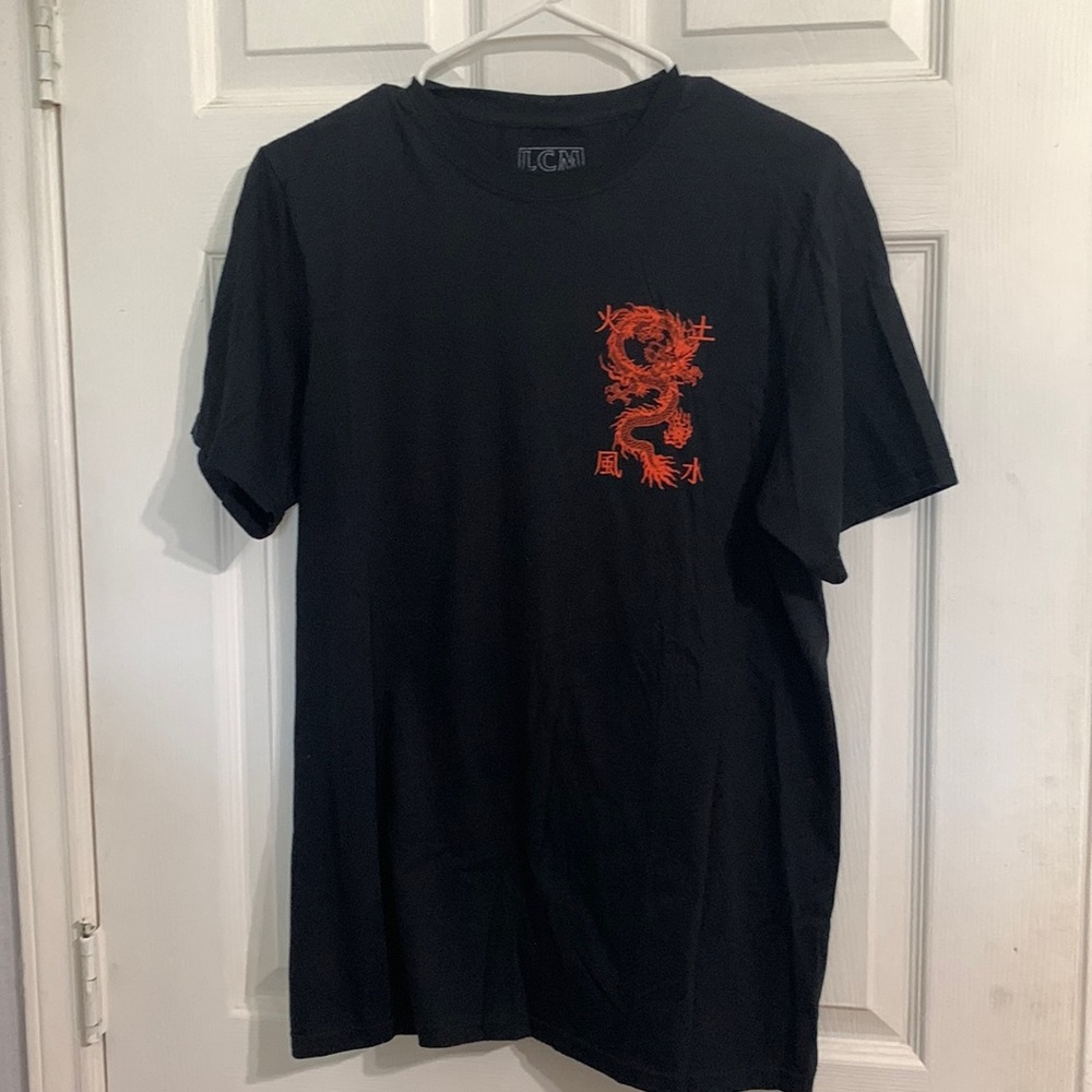Graphic tee- dragon